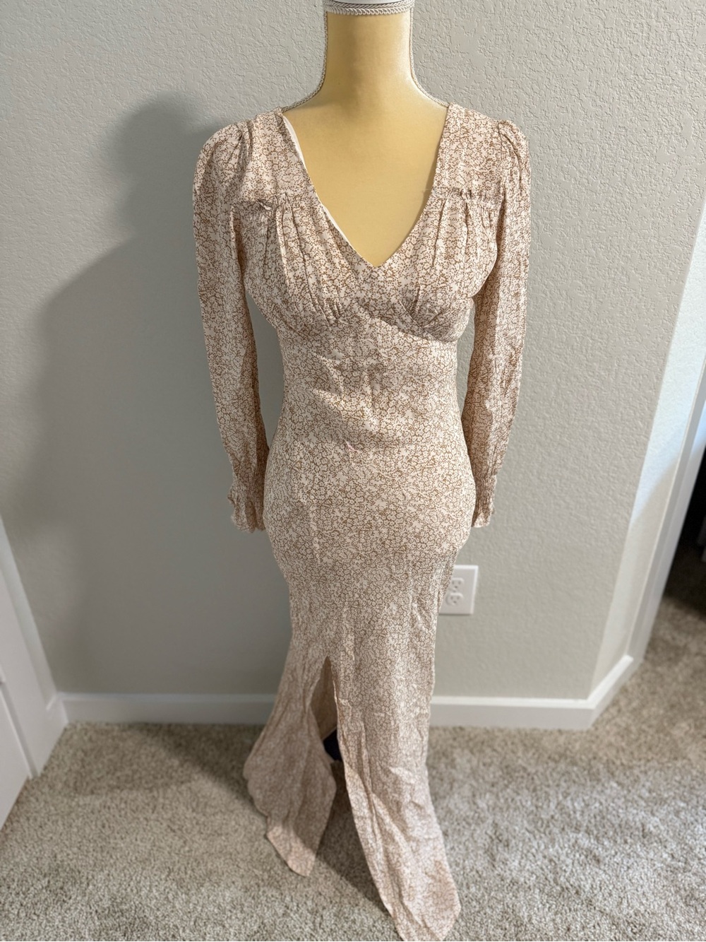 Style Rack Cream Floral V-Neck Long Sleeve Dress - Picture 1 of 9